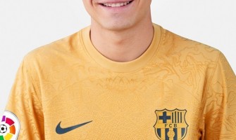 Novos uniformes do Barcelona estão à venda